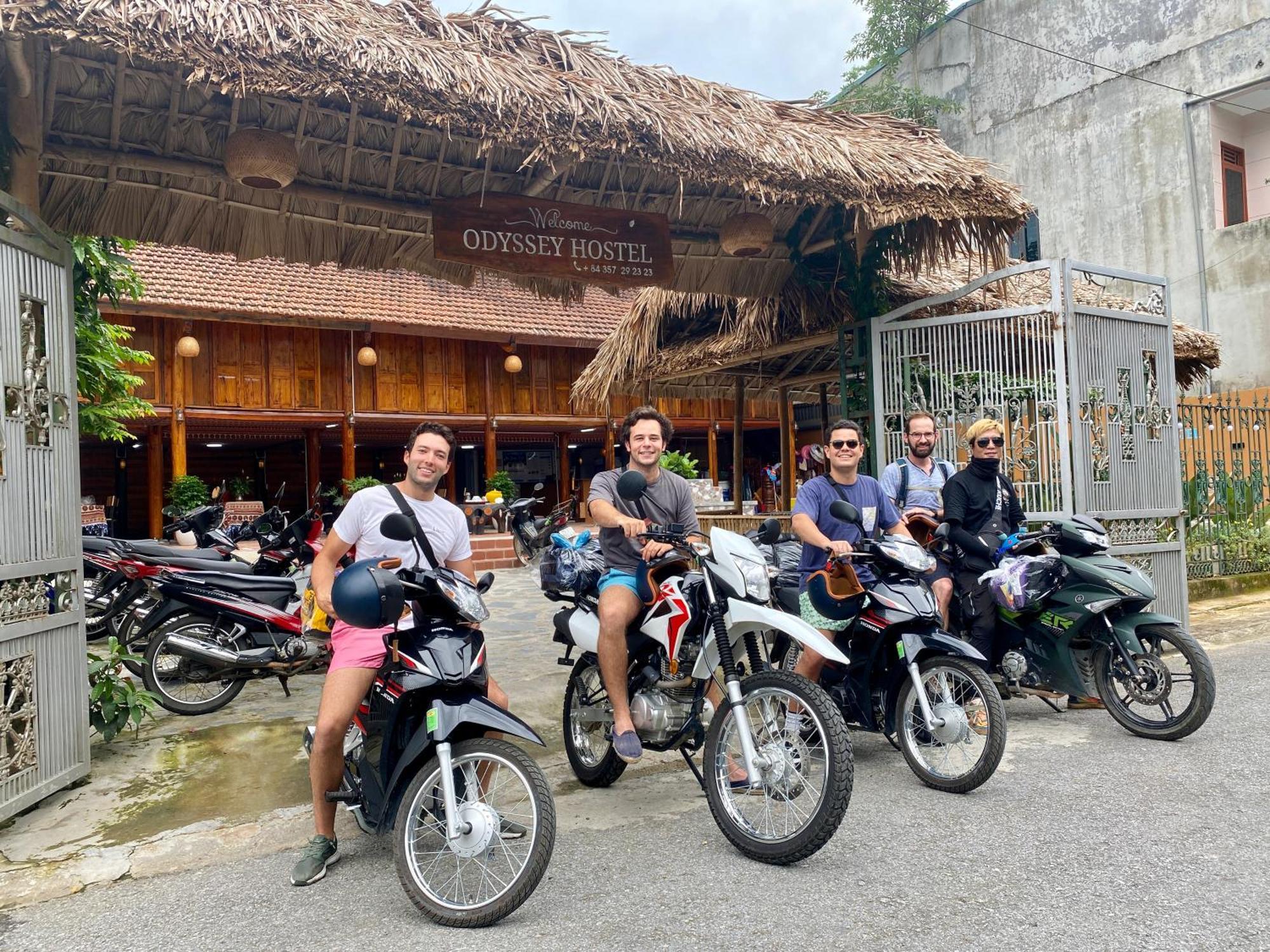 Odyssey Hostel, Tours & Motorbikes Rental 하 기앙 외부 사진