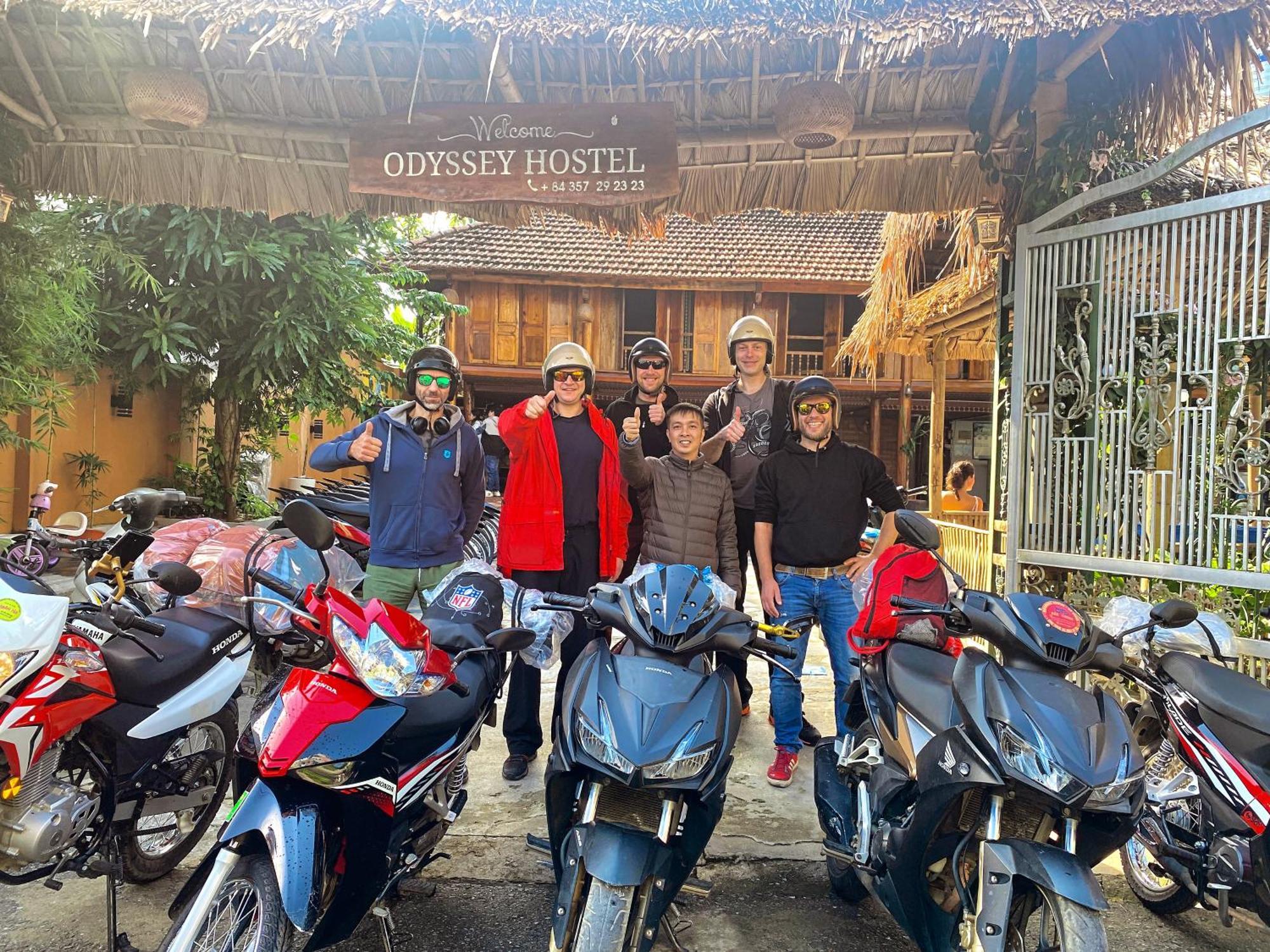 Odyssey Hostel, Tours & Motorbikes Rental 하 기앙 외부 사진