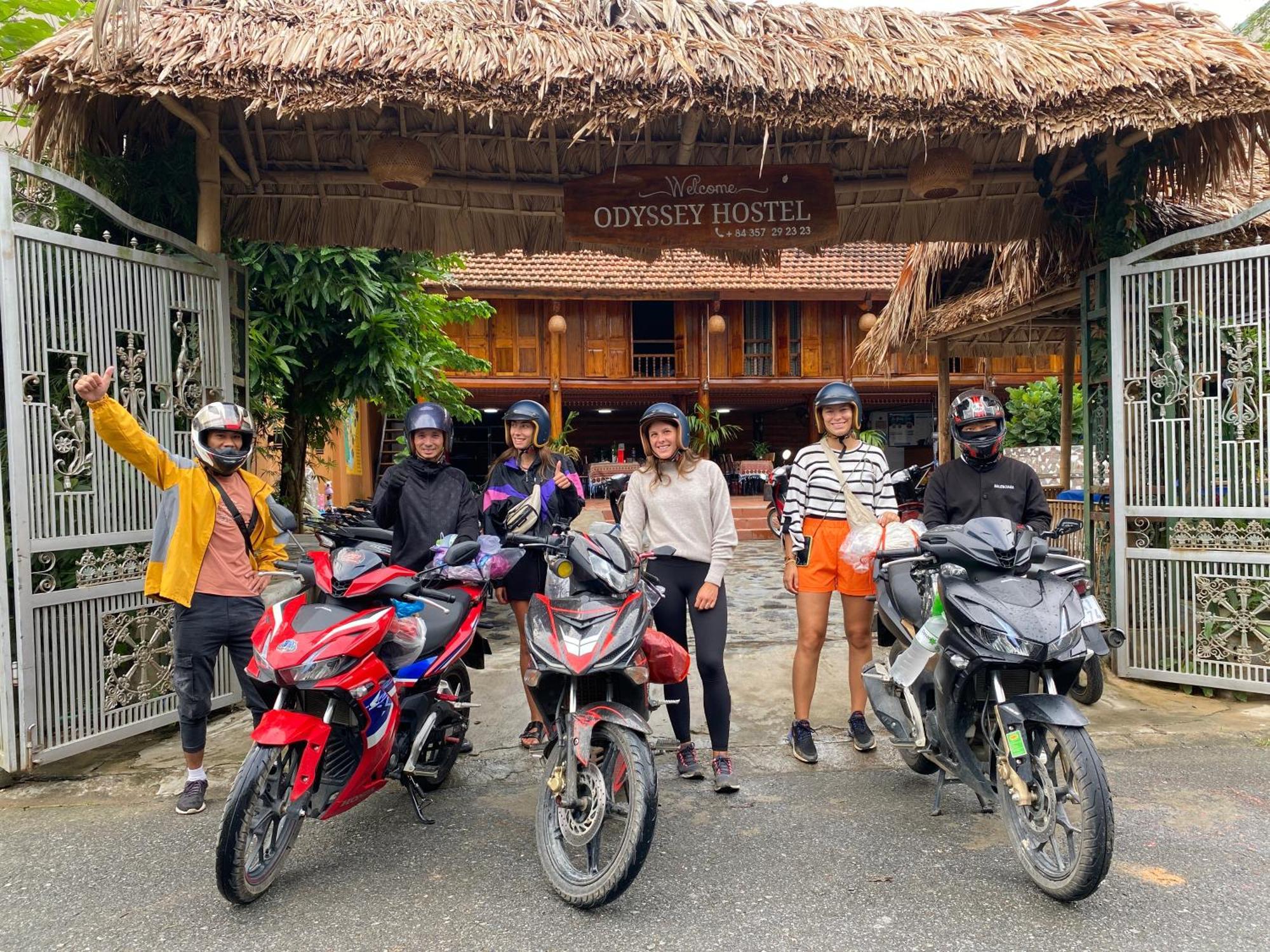 Odyssey Hostel, Tours & Motorbikes Rental 하 기앙 외부 사진