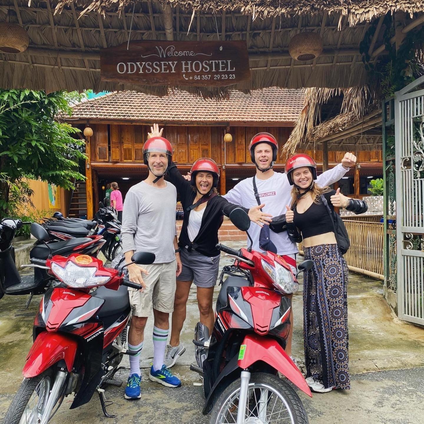 Odyssey Hostel, Tours & Motorbikes Rental 하 기앙 외부 사진