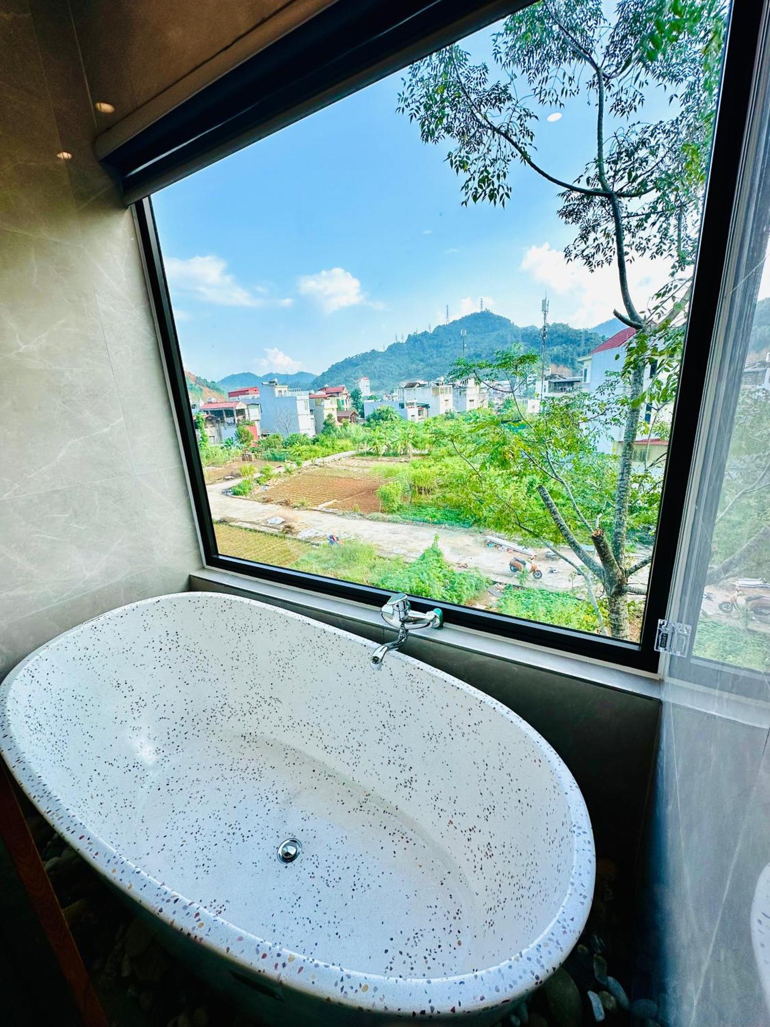 Odyssey Hostel, Tours & Motorbikes Rental 하 기앙 외부 사진